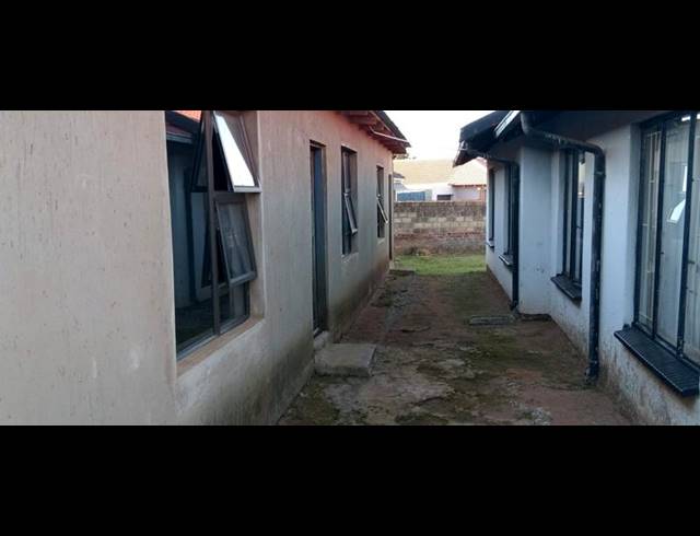 3 BEDROOM HOUSE FOR SALE IN PROTEA GLEN